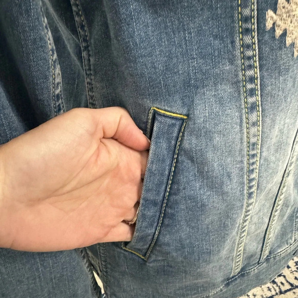 LulaRoe JAXON Embroidered denim jacket - Picture 6 of 11